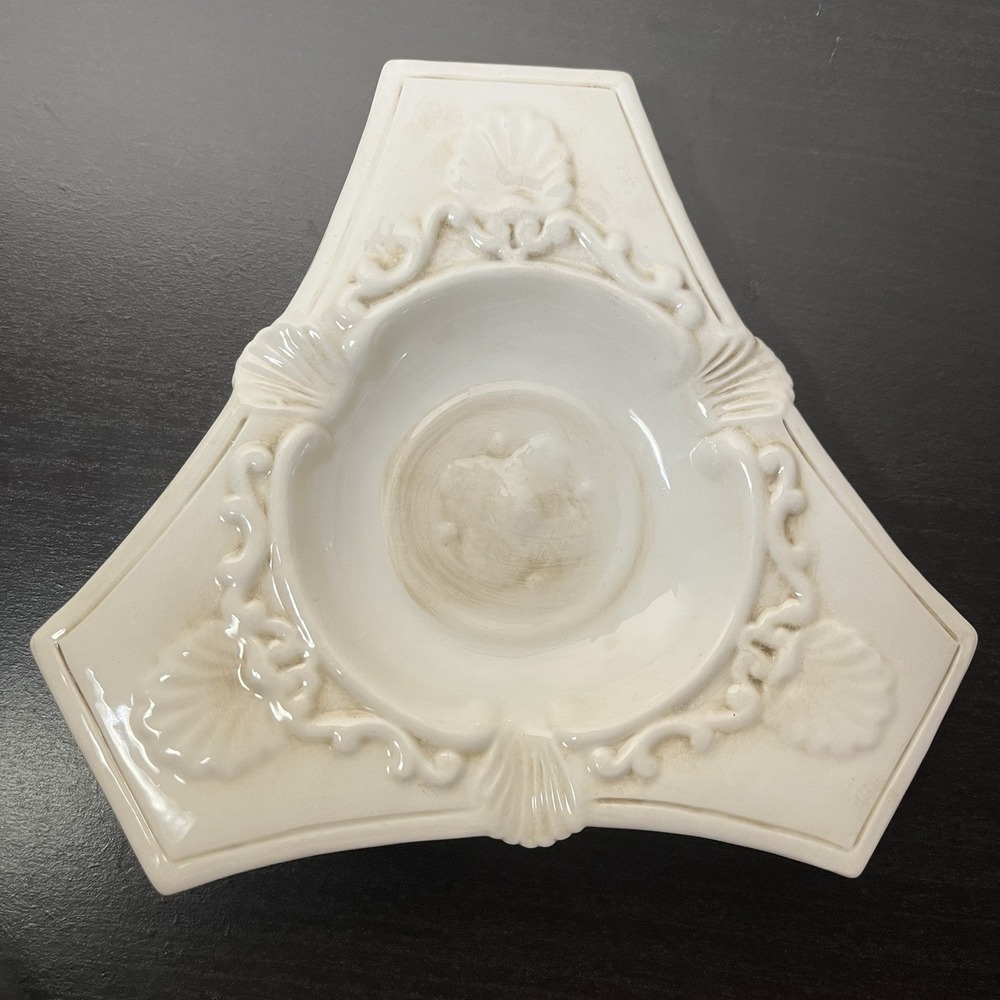 VTG‎ Porcelain Ceramic Ashtray Made In Italy Clamshell Foliage MCM White Ivory